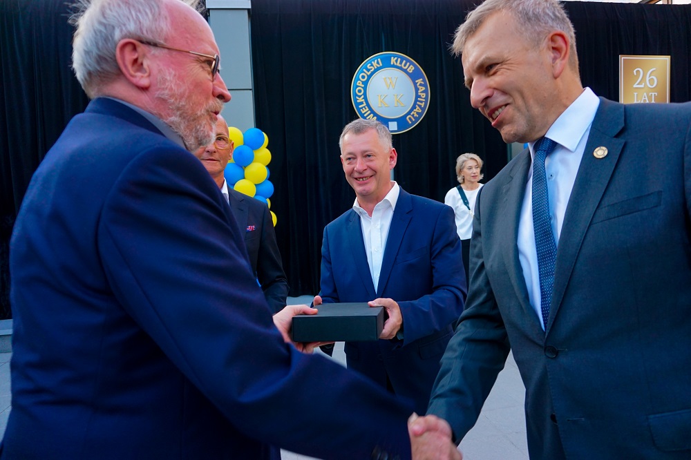 wreczenie nagrody wielkopolski filar biznesu dla dyrektora ppnt